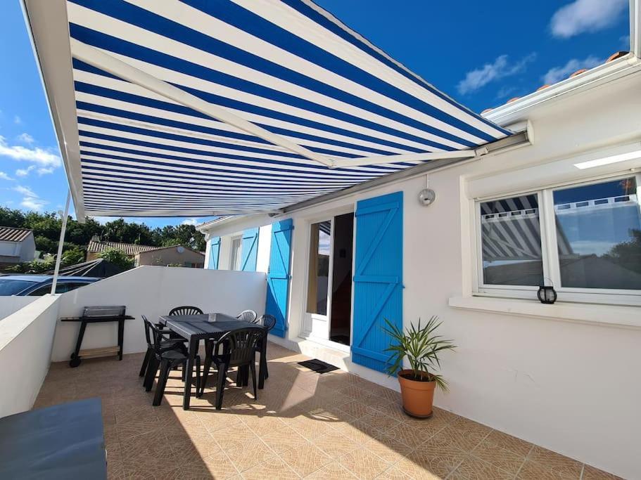 Maison Vendeenne: Beachside Family Retreat with Baby Amenities Saint-Hilaire-de-Riez Exterior photo