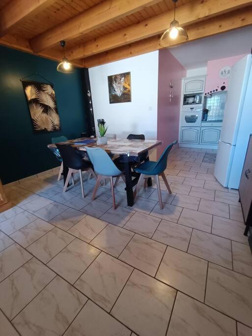 Maison Vendeenne: Beachside Family Retreat with Baby Amenities Saint-Hilaire-de-Riez Exterior photo